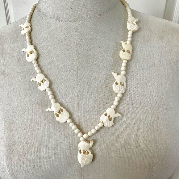 Vintage Boho Cream Mini camel Carved beaded  necklace - Picture 1 of 8